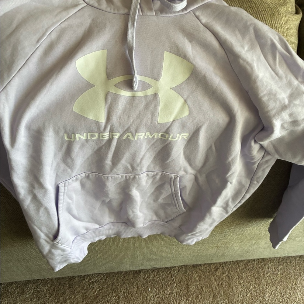 Under Armour hoodie in Lavender size Medium in great shape.